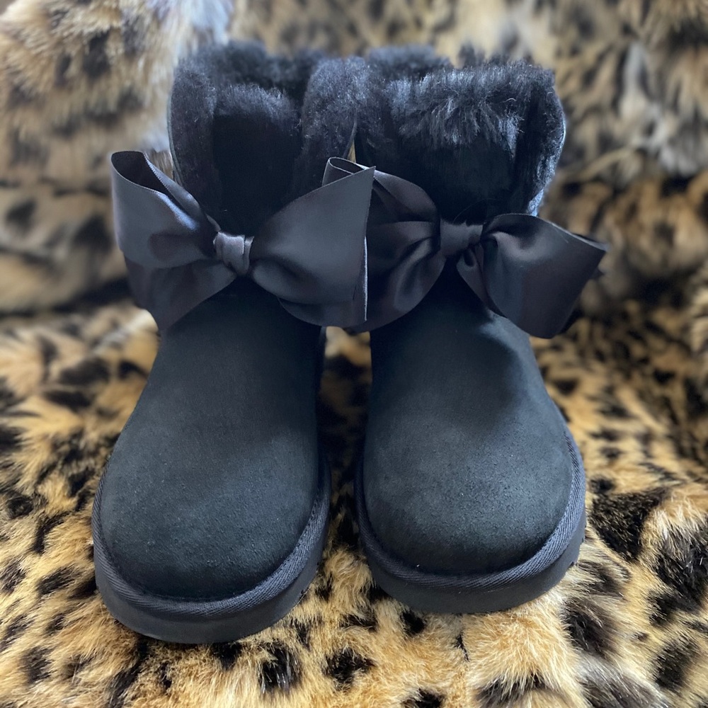 UGG GITA BOW MINI SIze 8